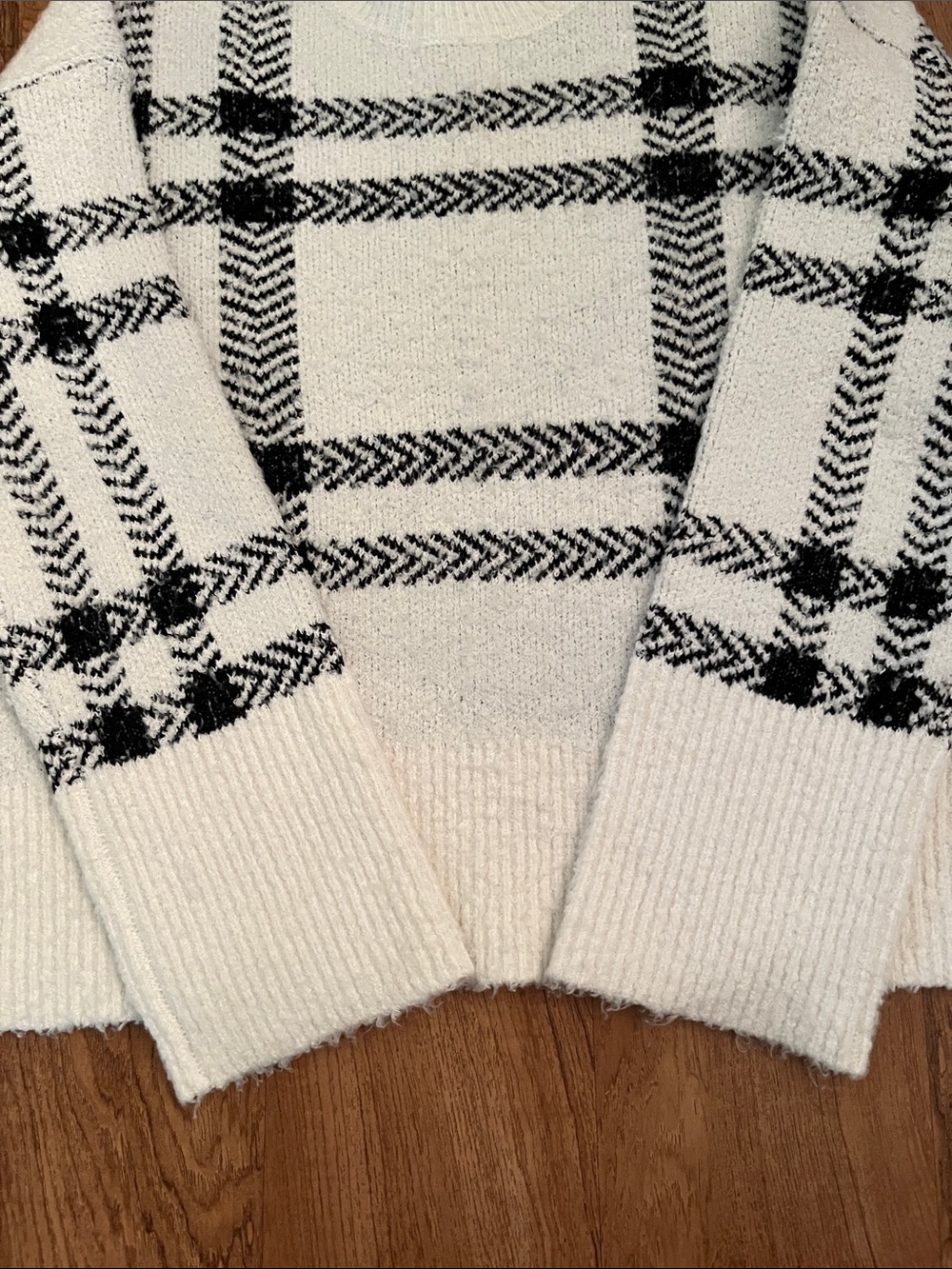 On 34th Plaid Crewneck Sweater - Picture 4 of 7